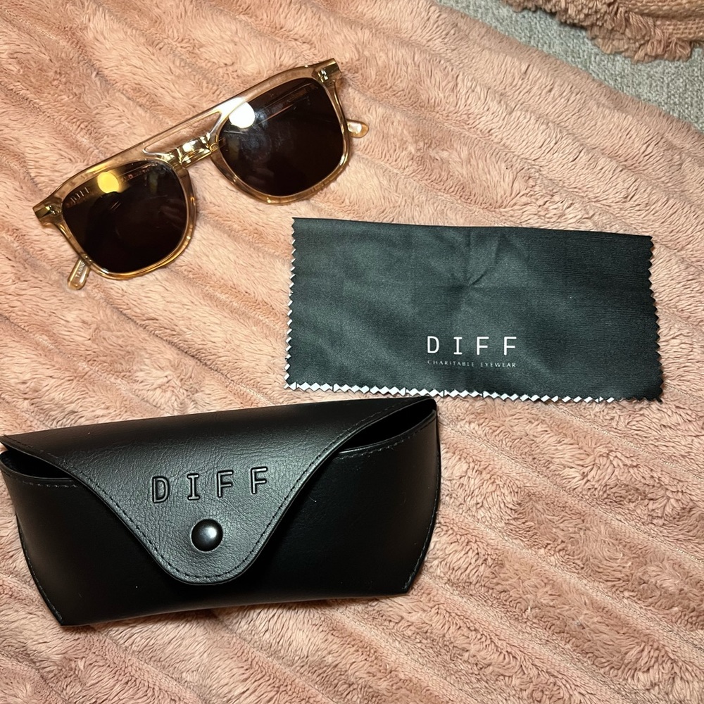 DIFF woman’s tan framed sunglasses